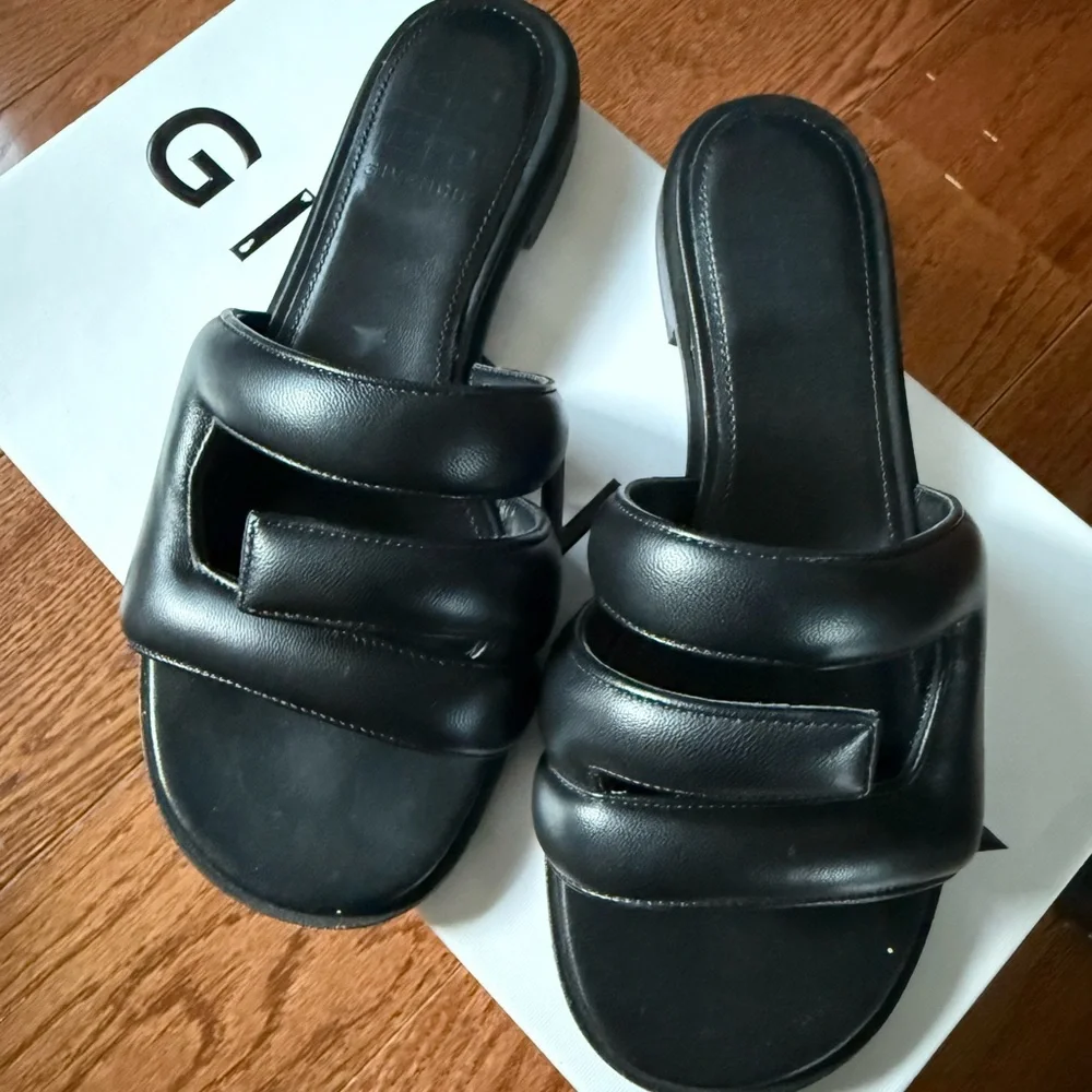 Givenchy G Cutout Logo Flat Sandals Black Leather Padded Slide 36 - Picture 5 of 7